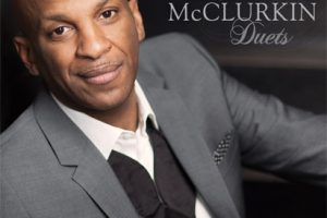 Donnie McClurkin – I Am Amazed ft Preashea Hilliard & Erica Campbell
